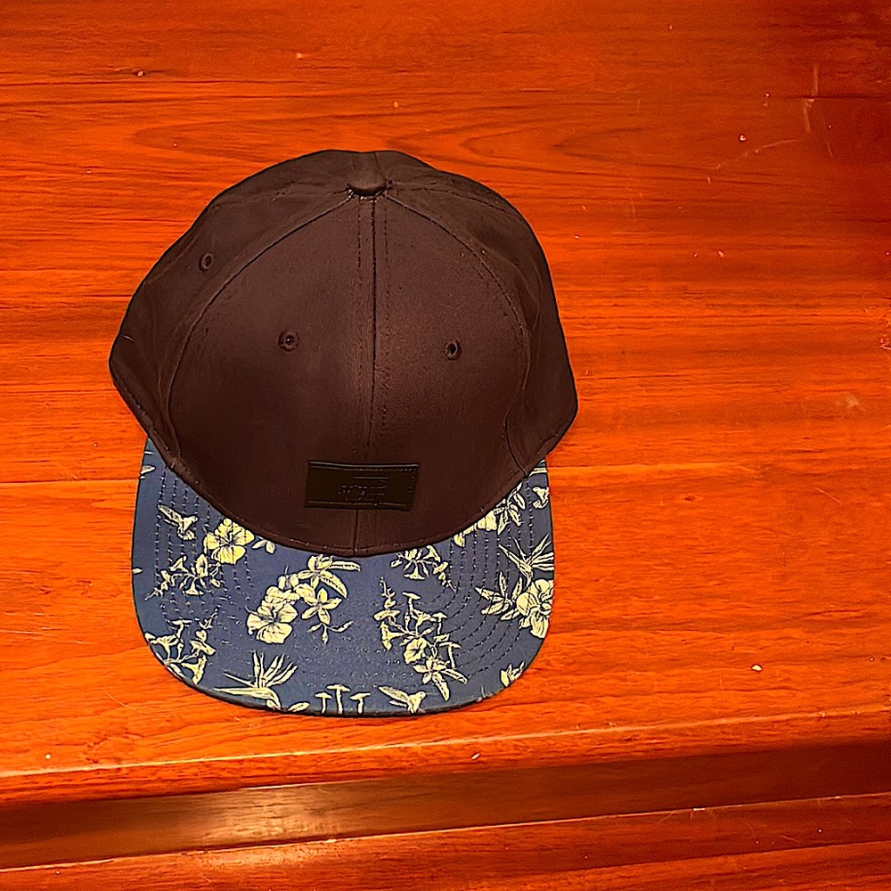 Vans hat with a beautiful flower design